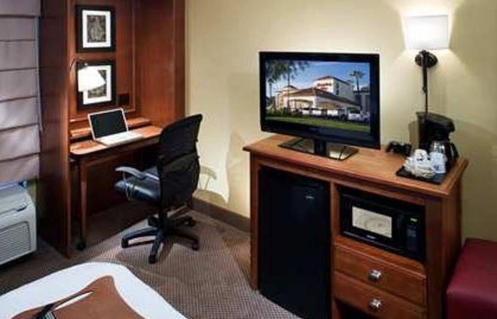 Hampton Inn Los Angeles Santa Clarita Exterior photo